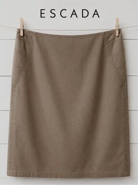 ESCADA – 44 – Beige Flared Hem Skirt